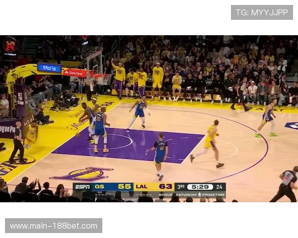 勇士客场险胜湖人，科尔战术部署针对里夫斯造犯规能力